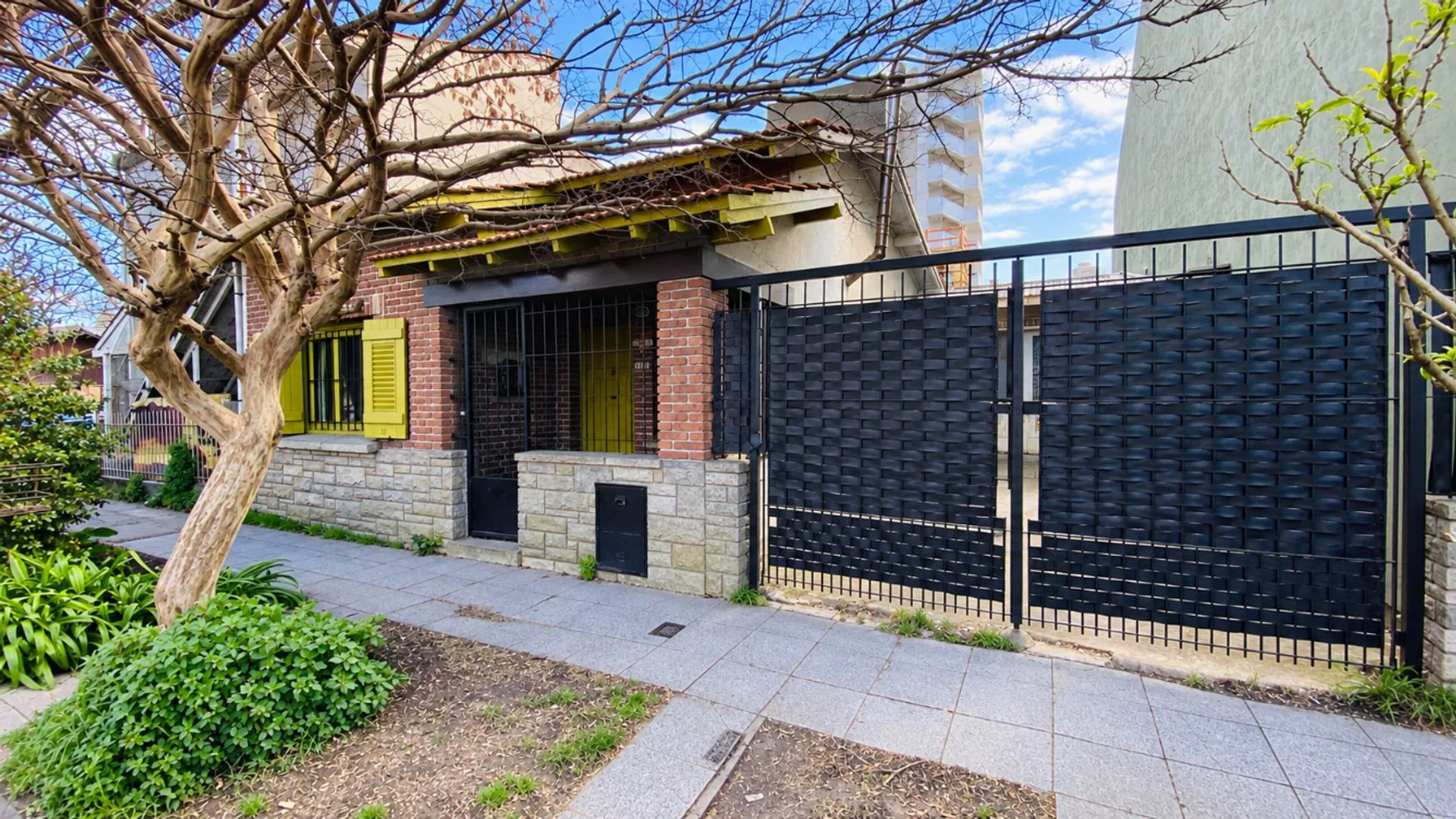 VENTA CASA EN CHAUVIN A METROS DEL HPC
