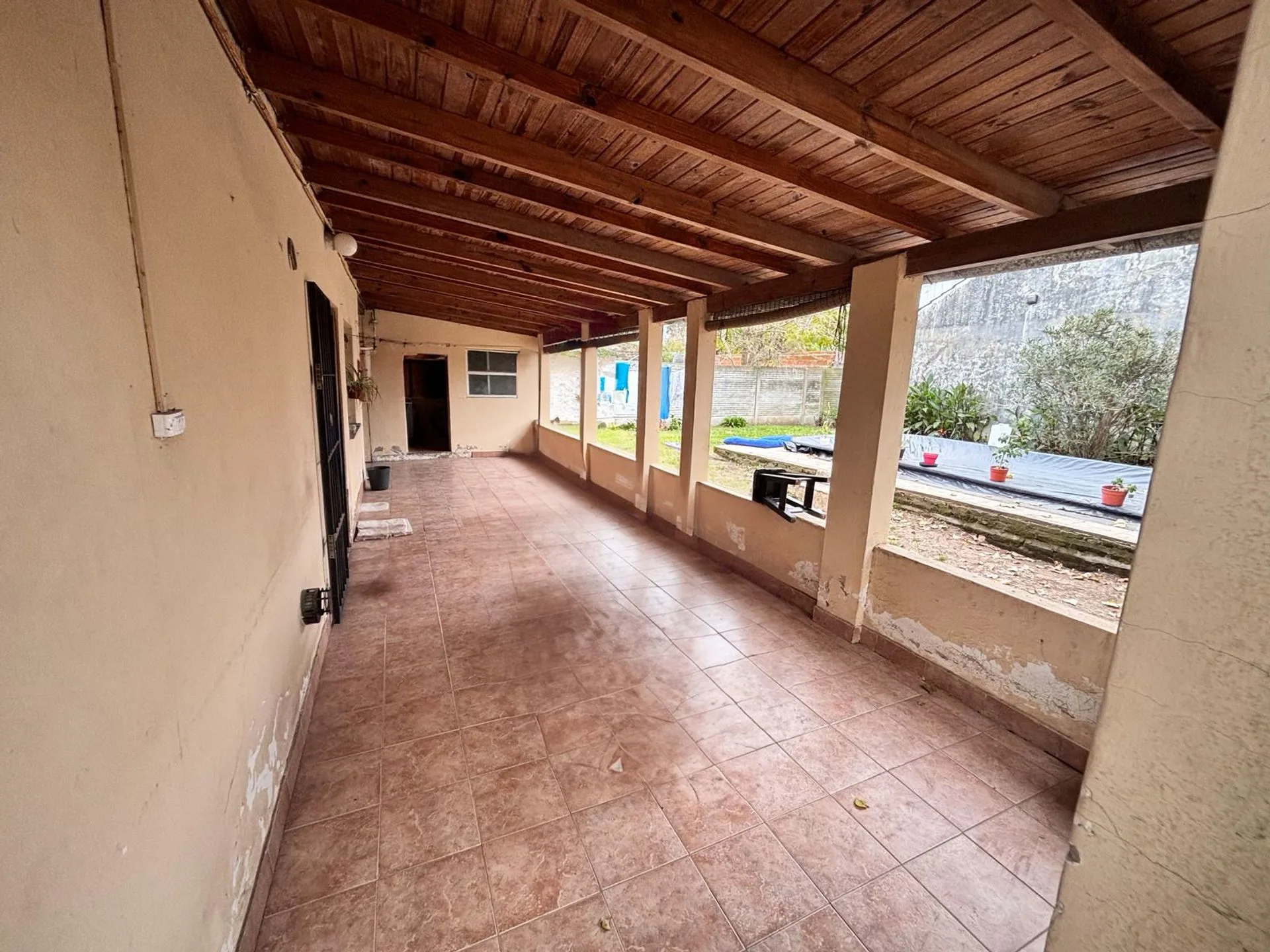 CASA EN VENTA SAN VICENTE - AMPLIO LOTE CON PILETA foto 2