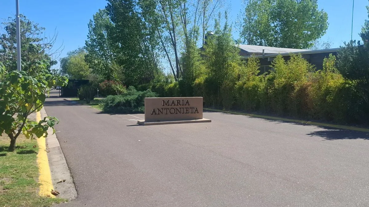 Lote en venta Barrio Privado Maria Antonieta foto 2