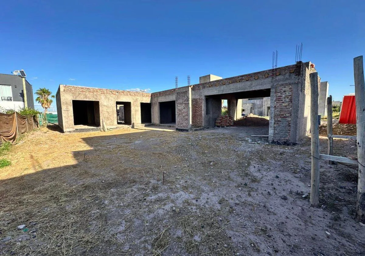 CASA EN VENTA 3 HABITACIONES B°PRIVADO CARRASCAL foto 2