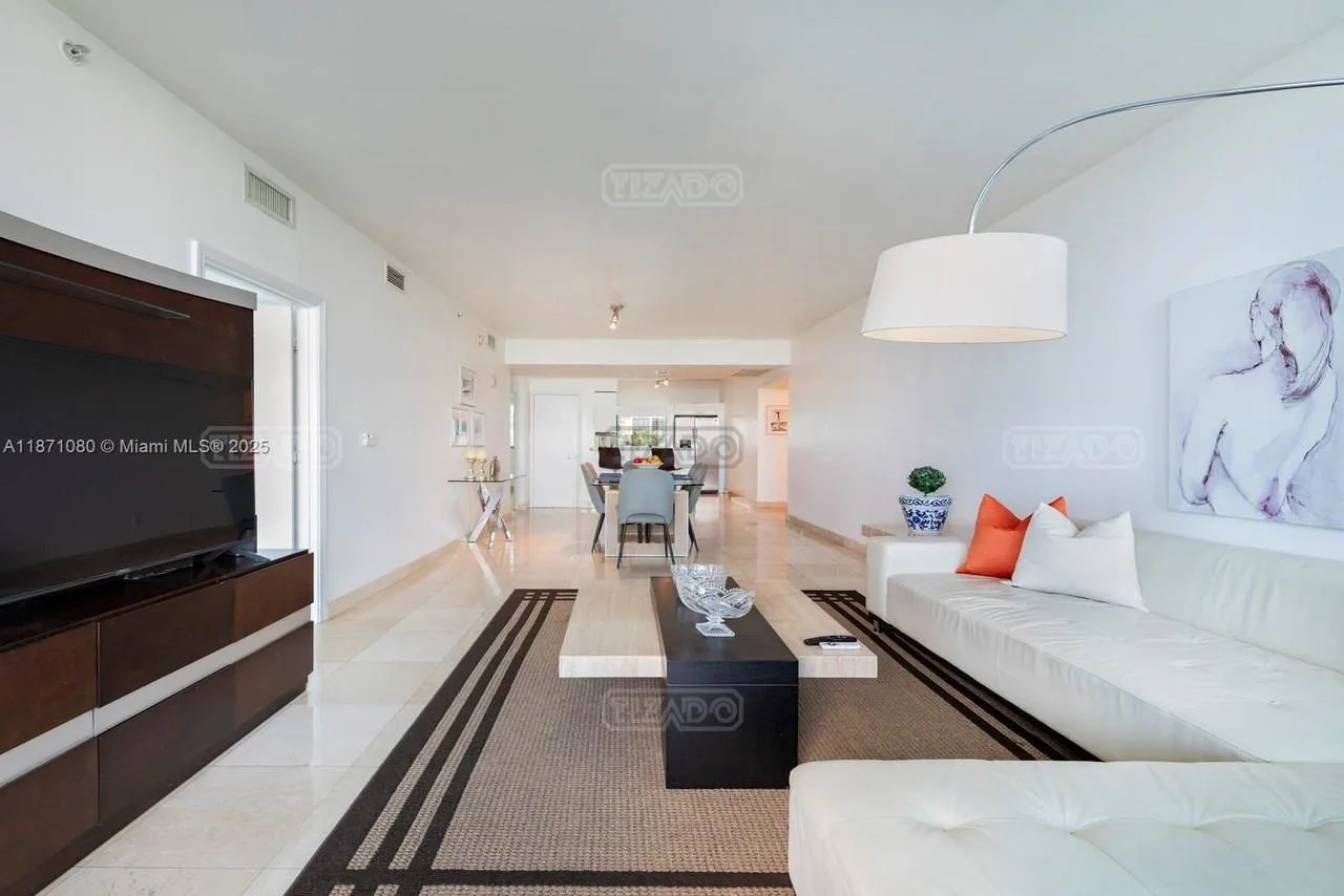 601 NE 36th St #803 600 foto 4