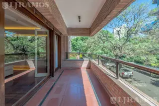 Departamento en Barrio Parque. 2 cocheras fijas. Seg 24 hs. foto 1
