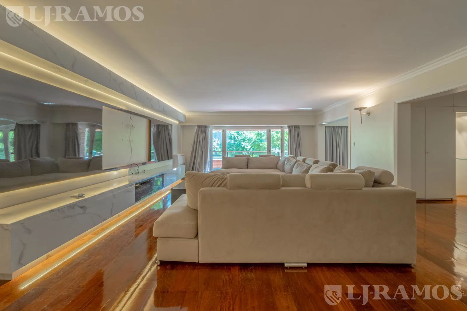 Departamento en Barrio Parque. 2 cocheras fijas. Seg 24 hs. foto 5