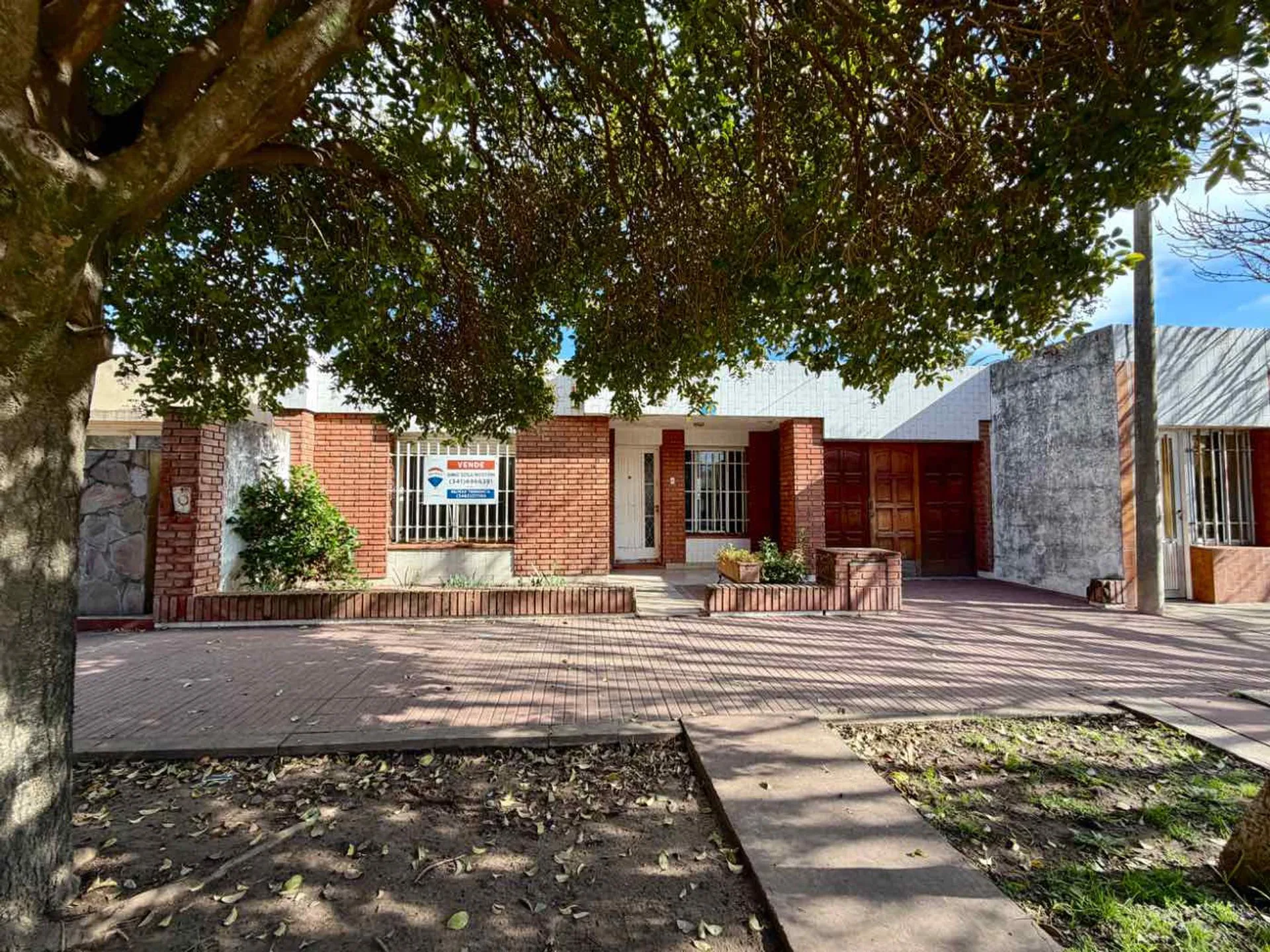 CASA EN VENTA CON AMPLIO TERRENO Y PILETA - MURPHY foto 2