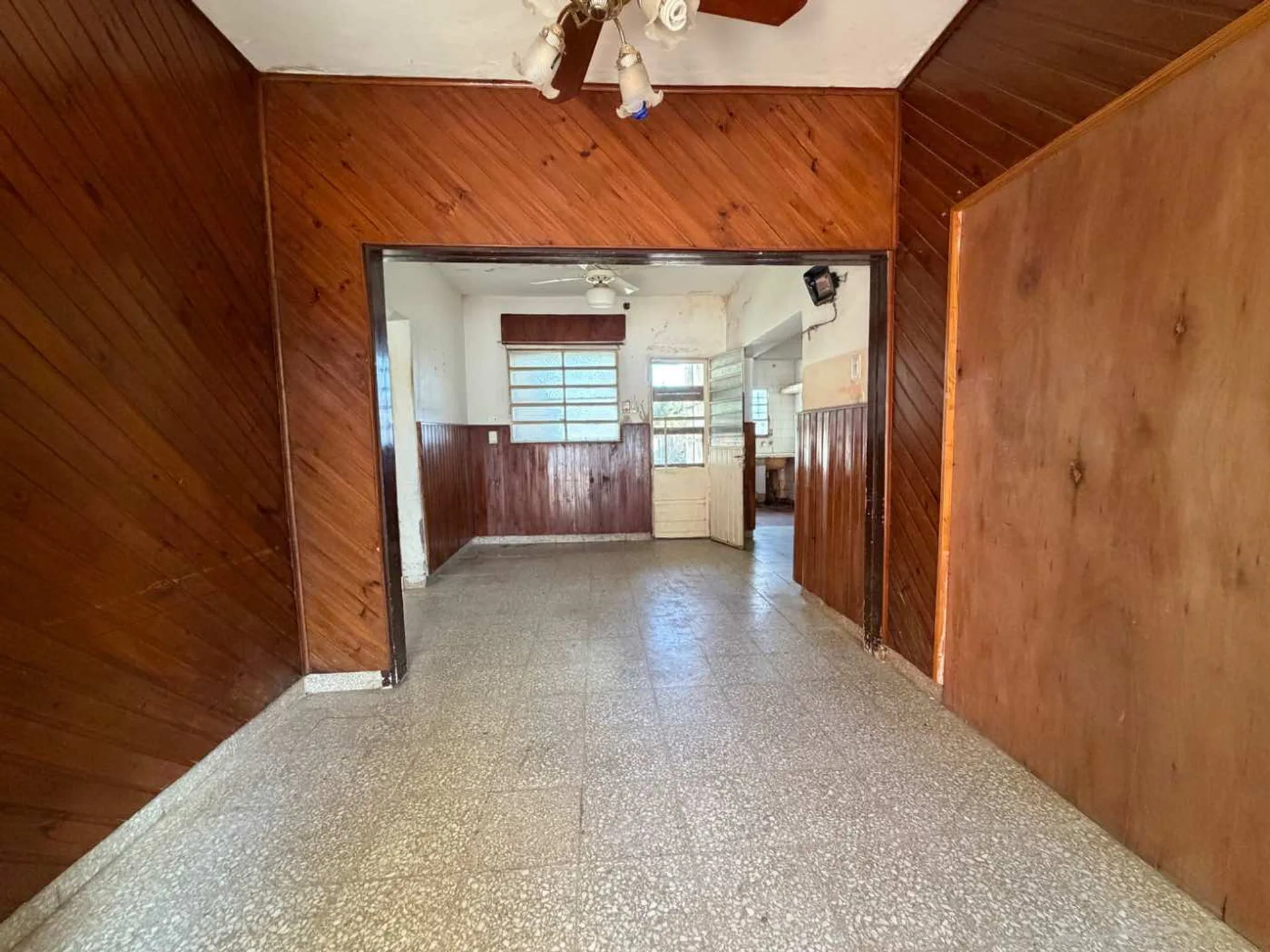 CASA EN VENTA CON AMPLIO TERRENO Y PILETA - MURPHY foto 4