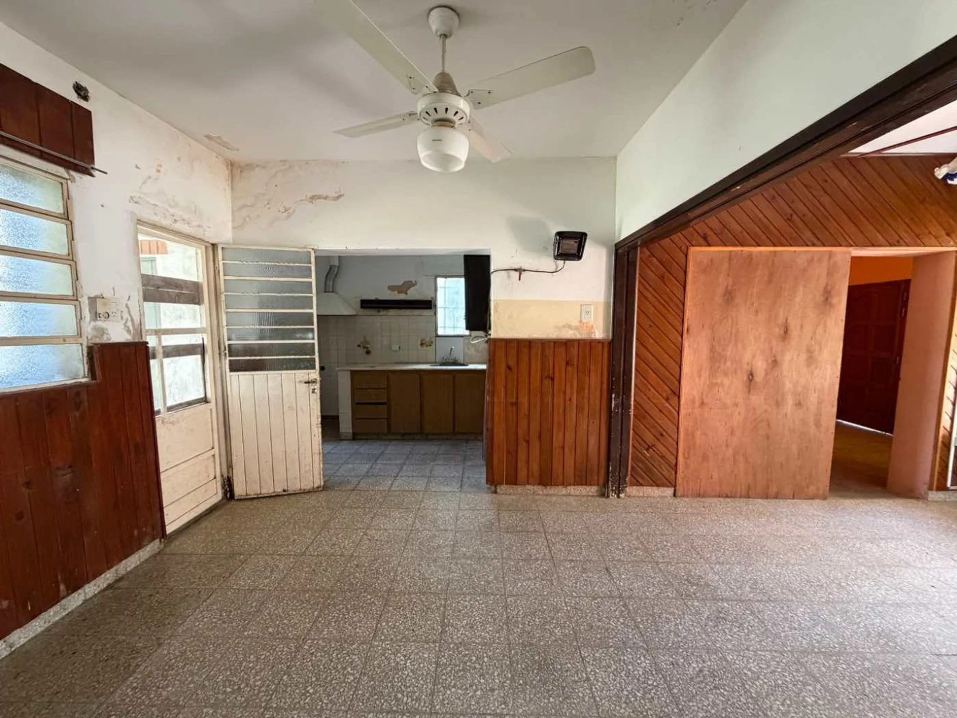 CASA EN VENTA CON AMPLIO TERRENO Y PILETA - MURPHY foto 5