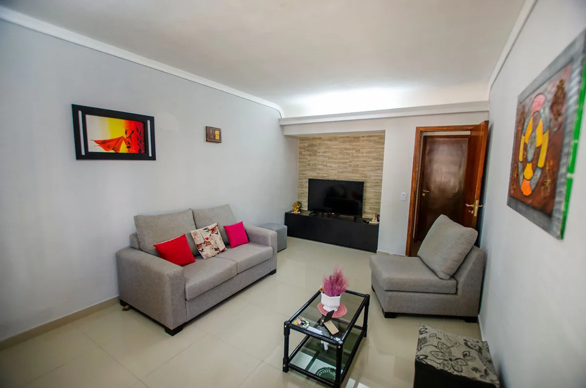 CASA EN VENTA EN MONTE GRANDE CON 4 DORMITORIOS foto 2