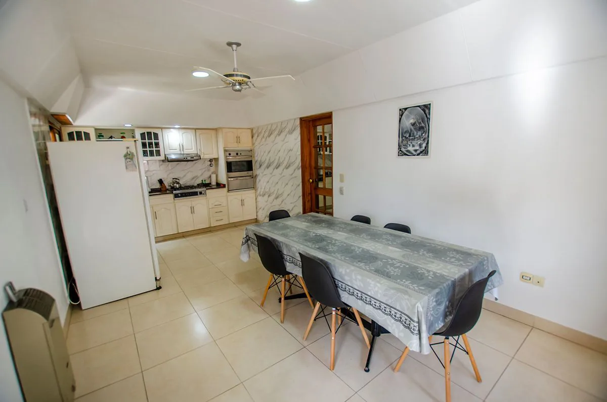 CASA EN VENTA EN MONTE GRANDE CON 4 DORMITORIOS foto 3