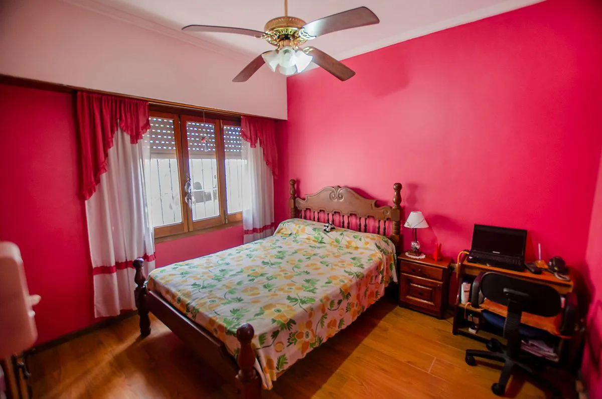 CASA EN VENTA EN MONTE GRANDE CON 4 DORMITORIOS foto 5