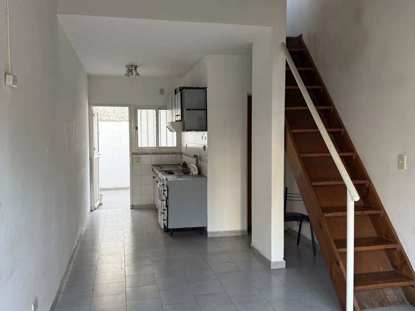 DUPLEX 2 AMB CON COCHERA Y PATIO - VILLA LUZURIAGA foto 2