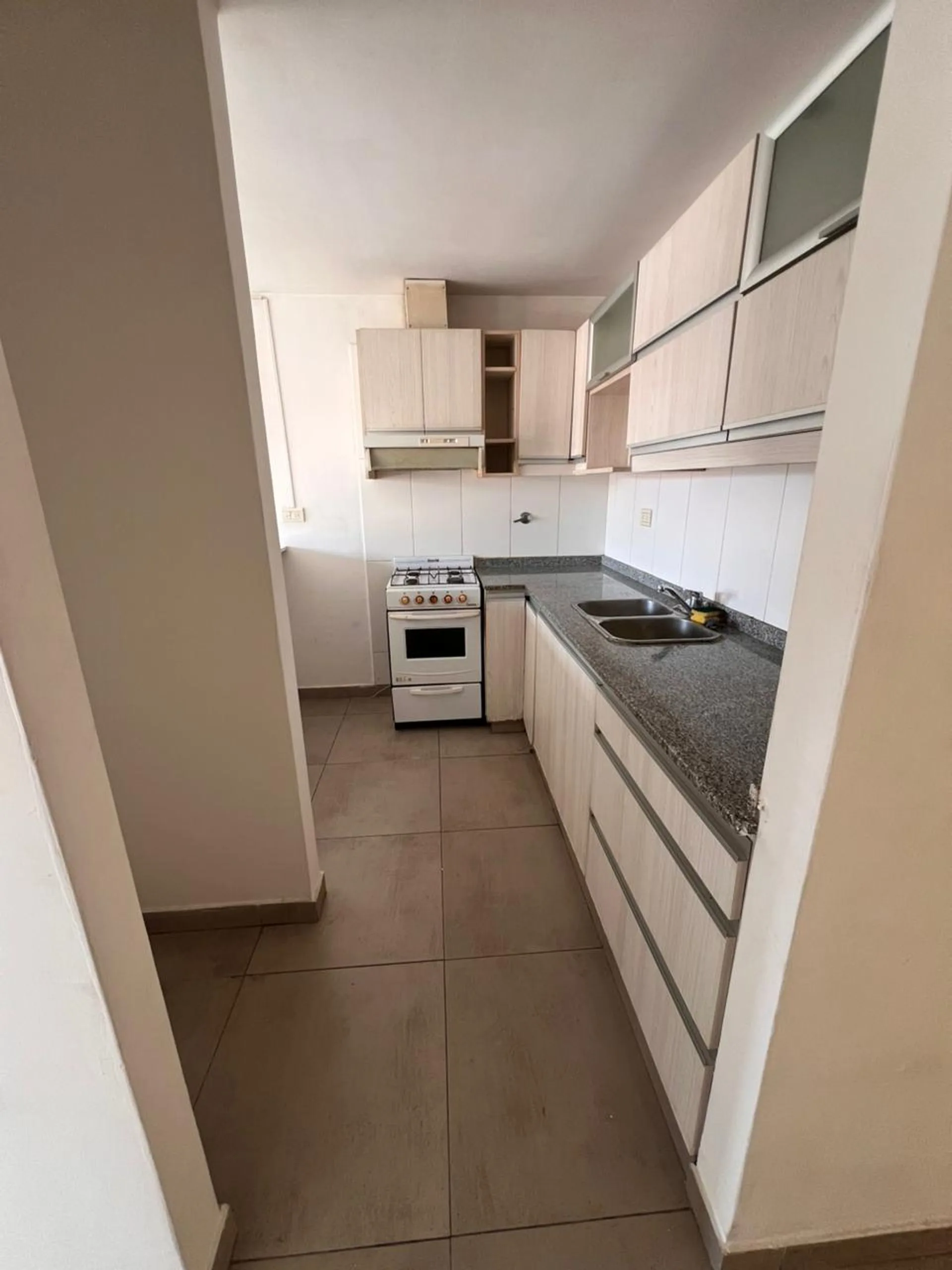 ALQUILER PH 2 AMBIENTE CASEROS SIN EXPENSAS BALCON foto 3