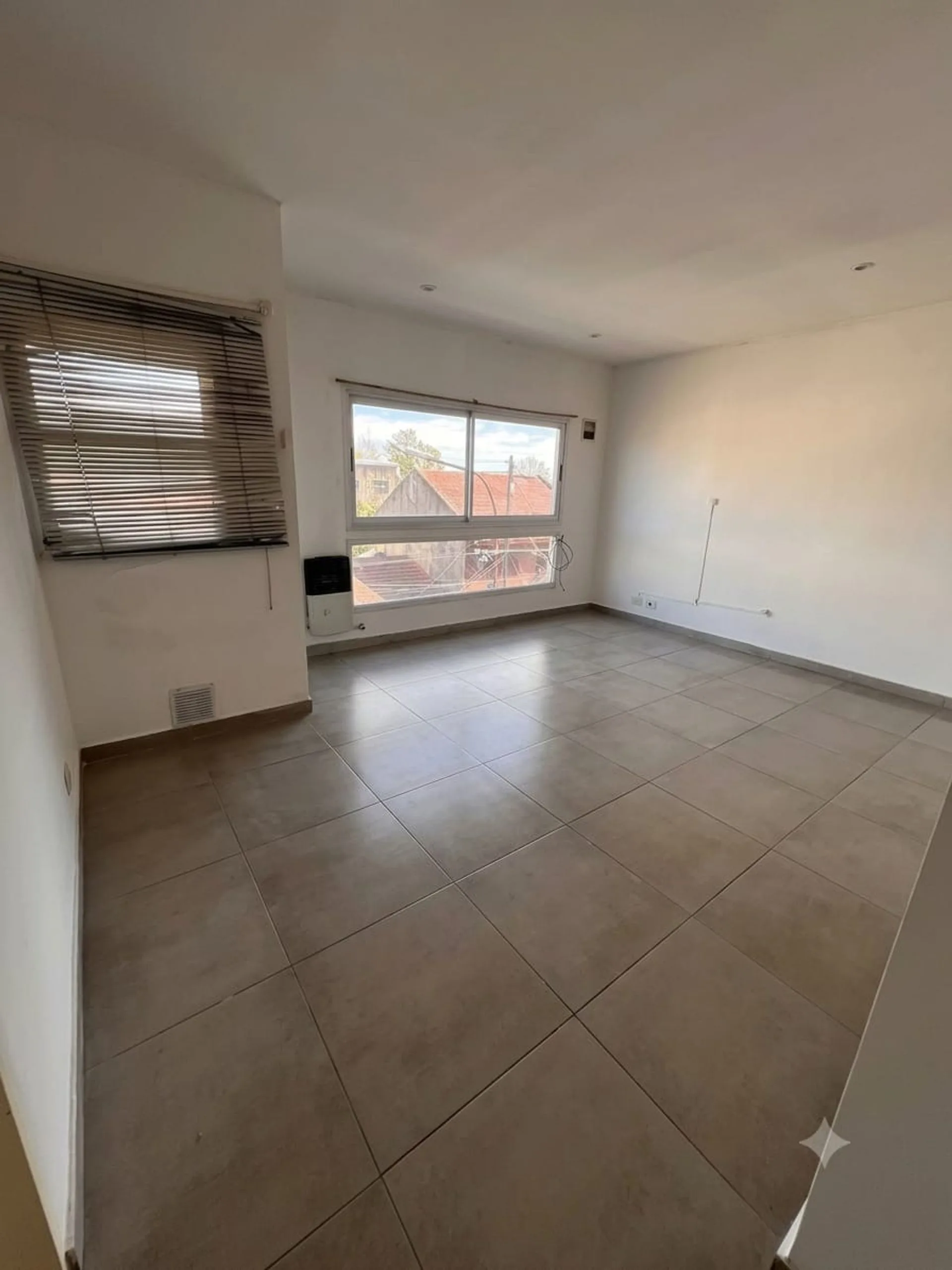 ALQUILER PH 2 AMBIENTE CASEROS SIN EXPENSAS BALCON foto 4