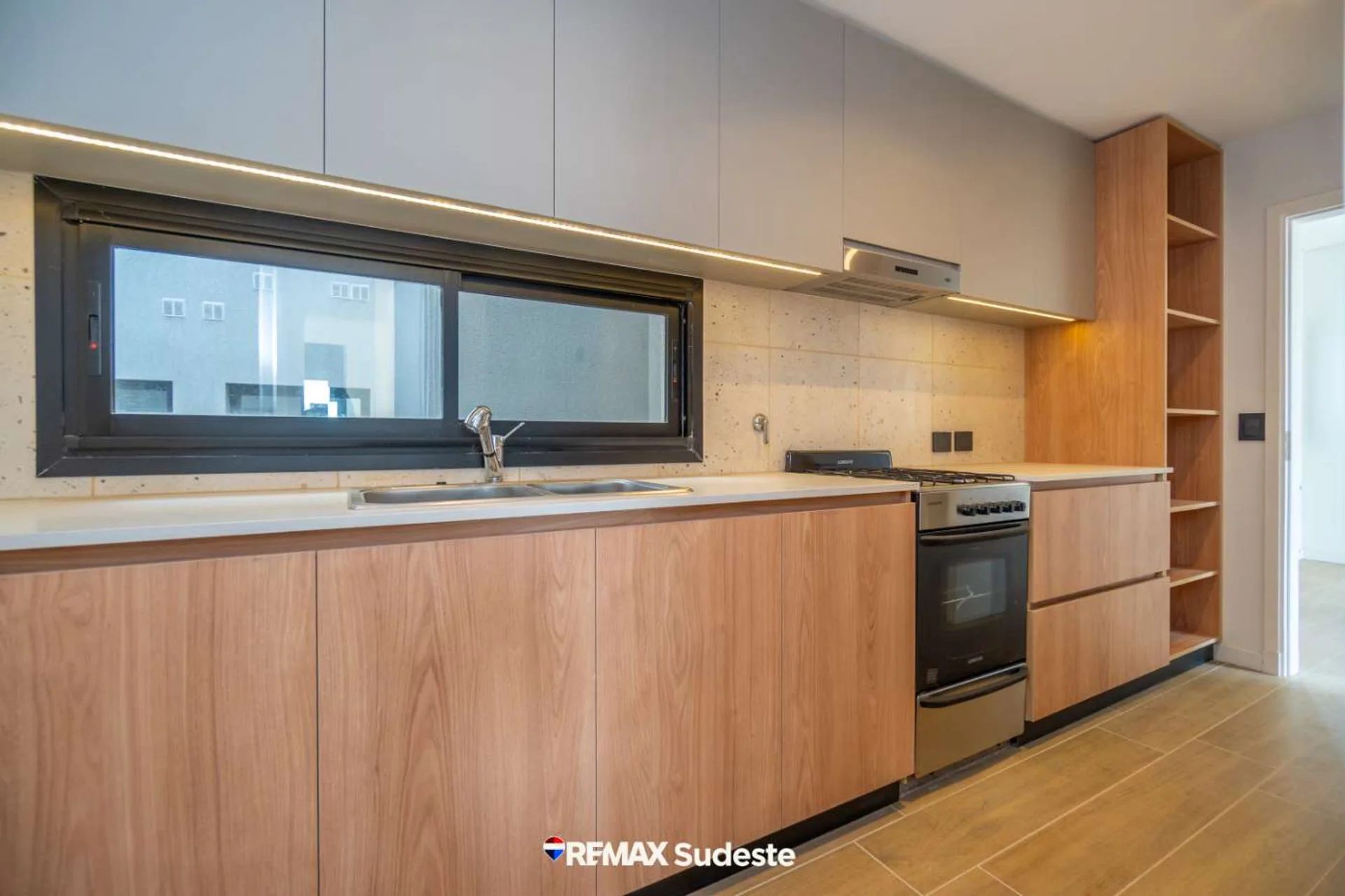 VENTA SEMIPISO DE 3 AMB A ESTRENAR LAMADRID 500 foto 3