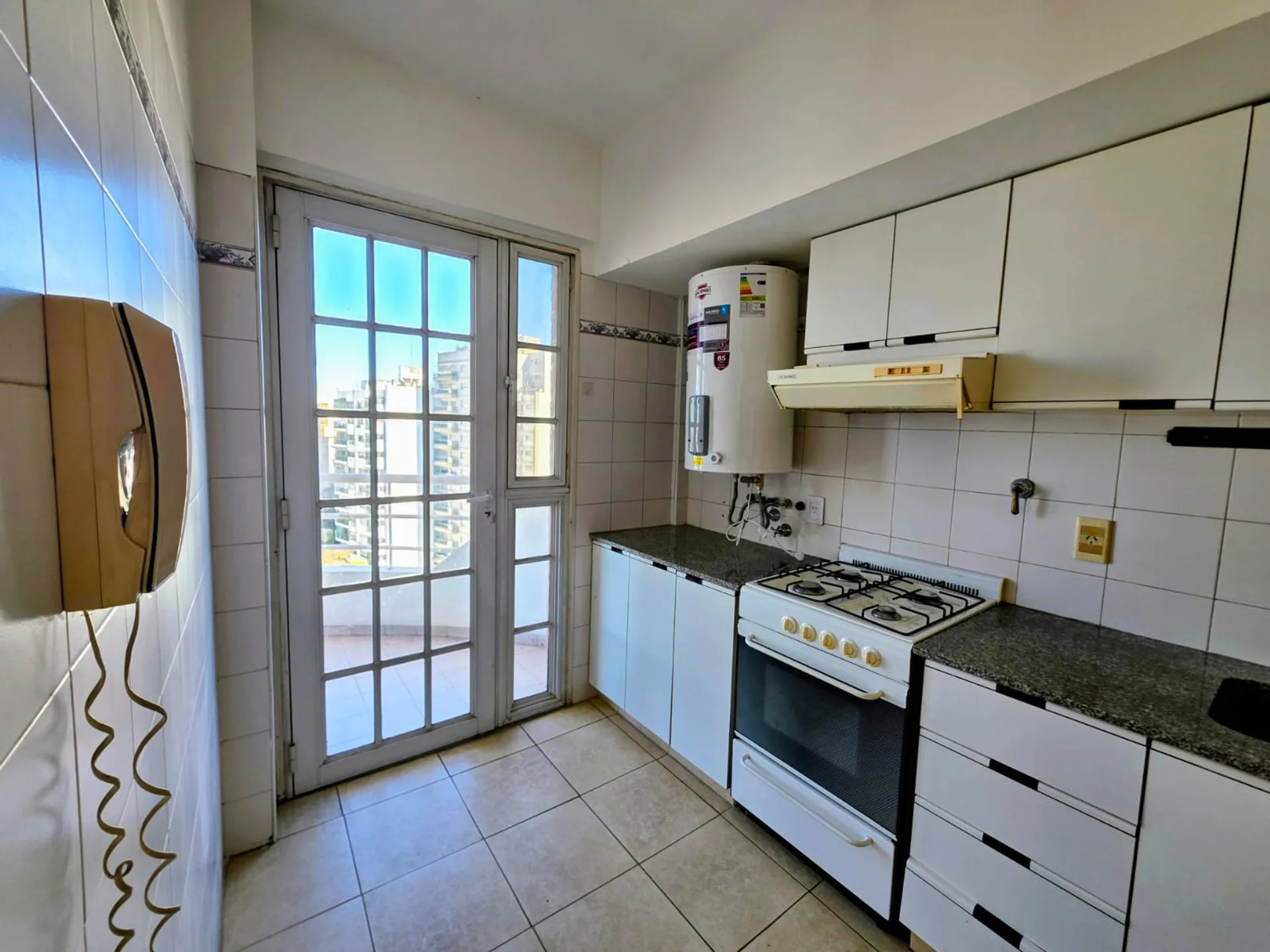 Alquiler departamento 2amb Parque Chacabuco balcón foto 4