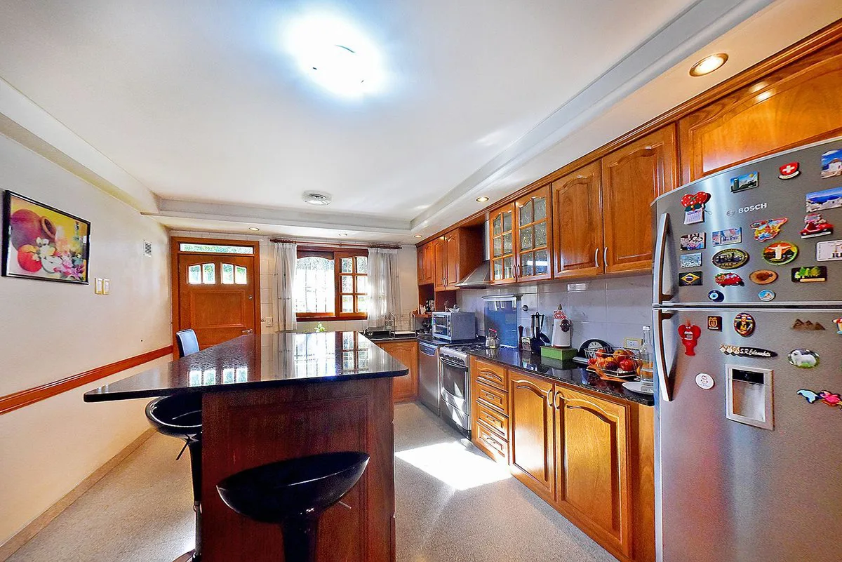 CASA PREMIUM HURLINGHAM: 5 AMB + QUINCHO + PARQUE foto 4