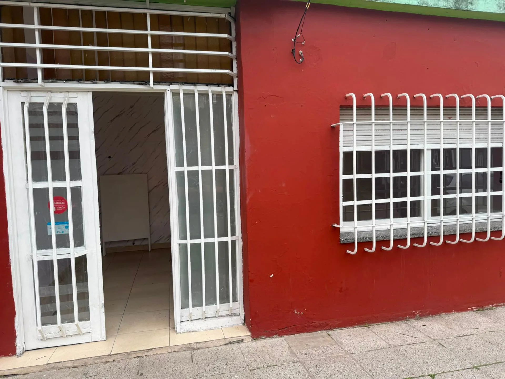 ALQUILER LOCAL COMERCIAL EN MORON SUR foto 2