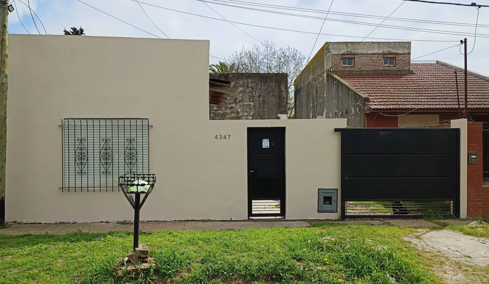 CASA 3 DORMITORIOS EN VENTA EN LA PLATA CON PARQUE foto 2