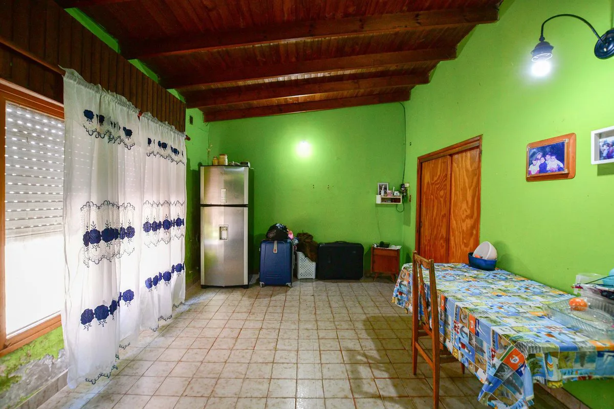 CASA 3 DORMITORIOS EN VENTA EN LA PLATA CON PARQUE foto 3