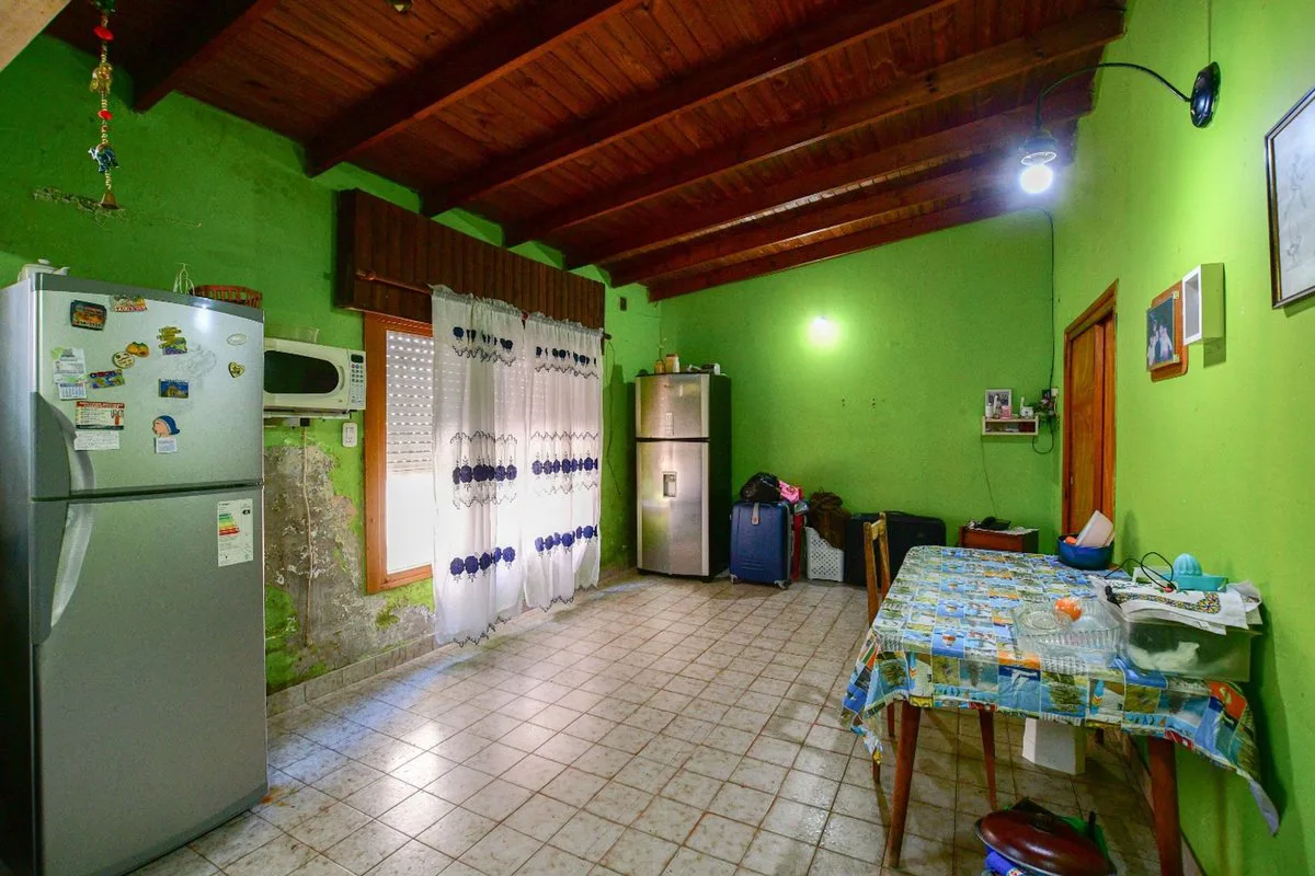 CASA 3 DORMITORIOS EN VENTA EN LA PLATA CON PARQUE foto 4