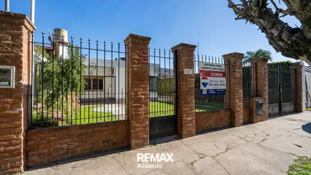 VENTA CASA DOS DORMITORIOS+DPTO FONDO SAN NICOLAS
