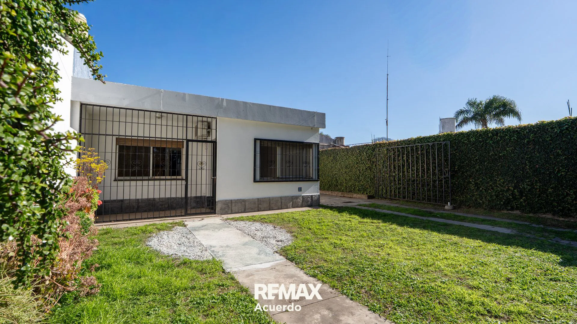 VENTA CASA DOS DORMITORIOS+DPTO FONDO SAN NICOLAS foto 2