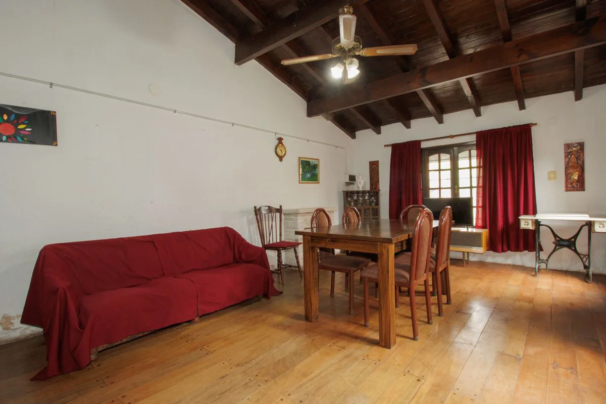 VENTA CASA 4 AMB. PILETA-JARDIN-COCHERA foto 5