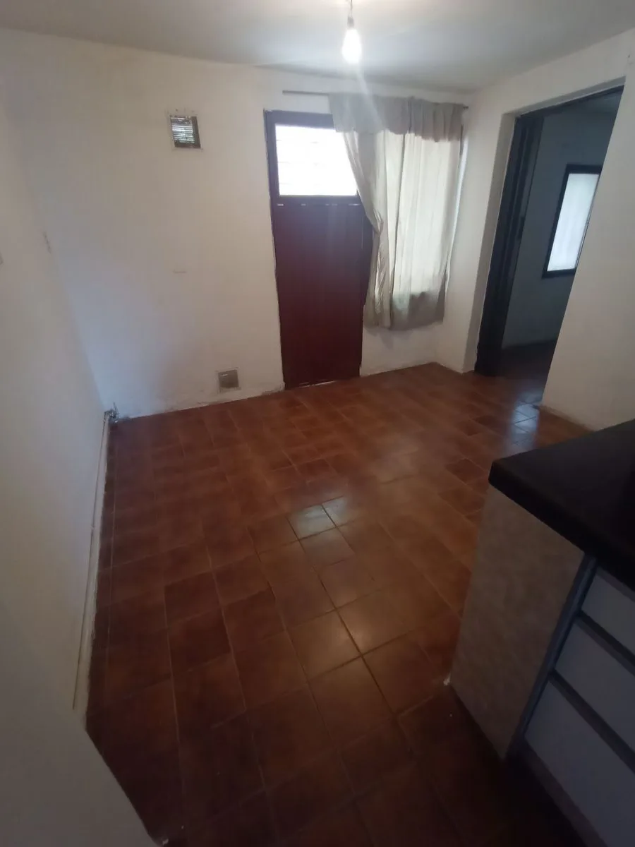 VENTA CASA 2 DORMITORIOS PATIO COCHERA GUAYMALLEN foto 3