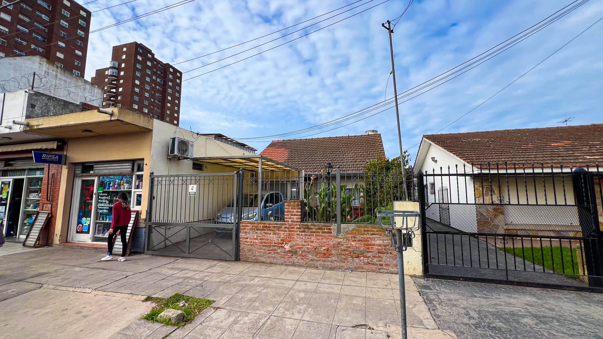 venta casa 5 ambientes Villa Primera con local foto 2