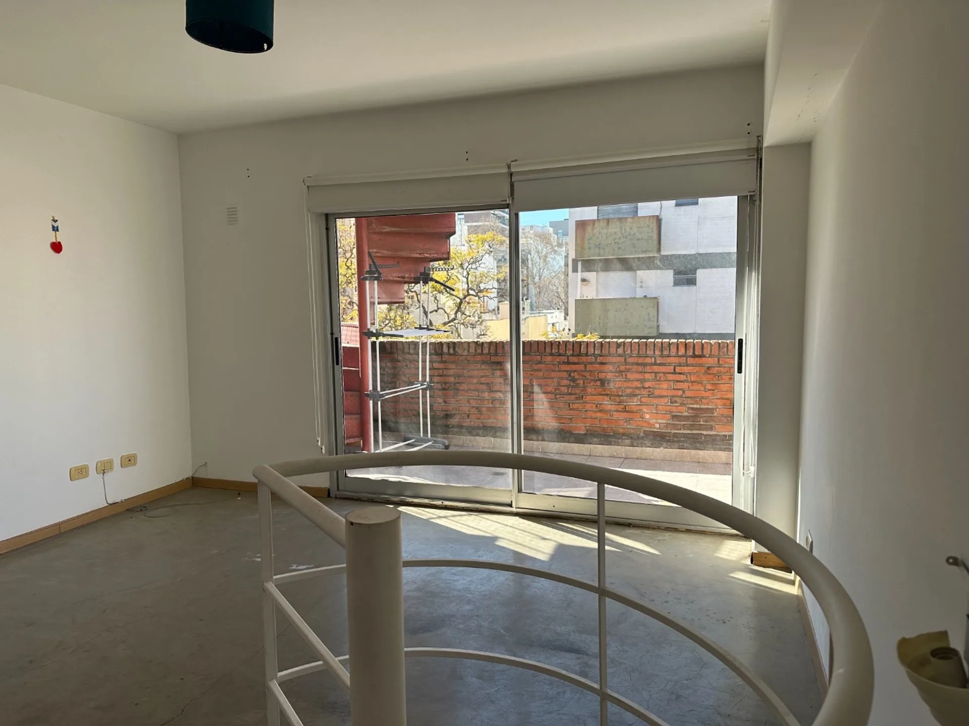 Venta 2 Amb con Terraza Propia y sol todo el día foto 2