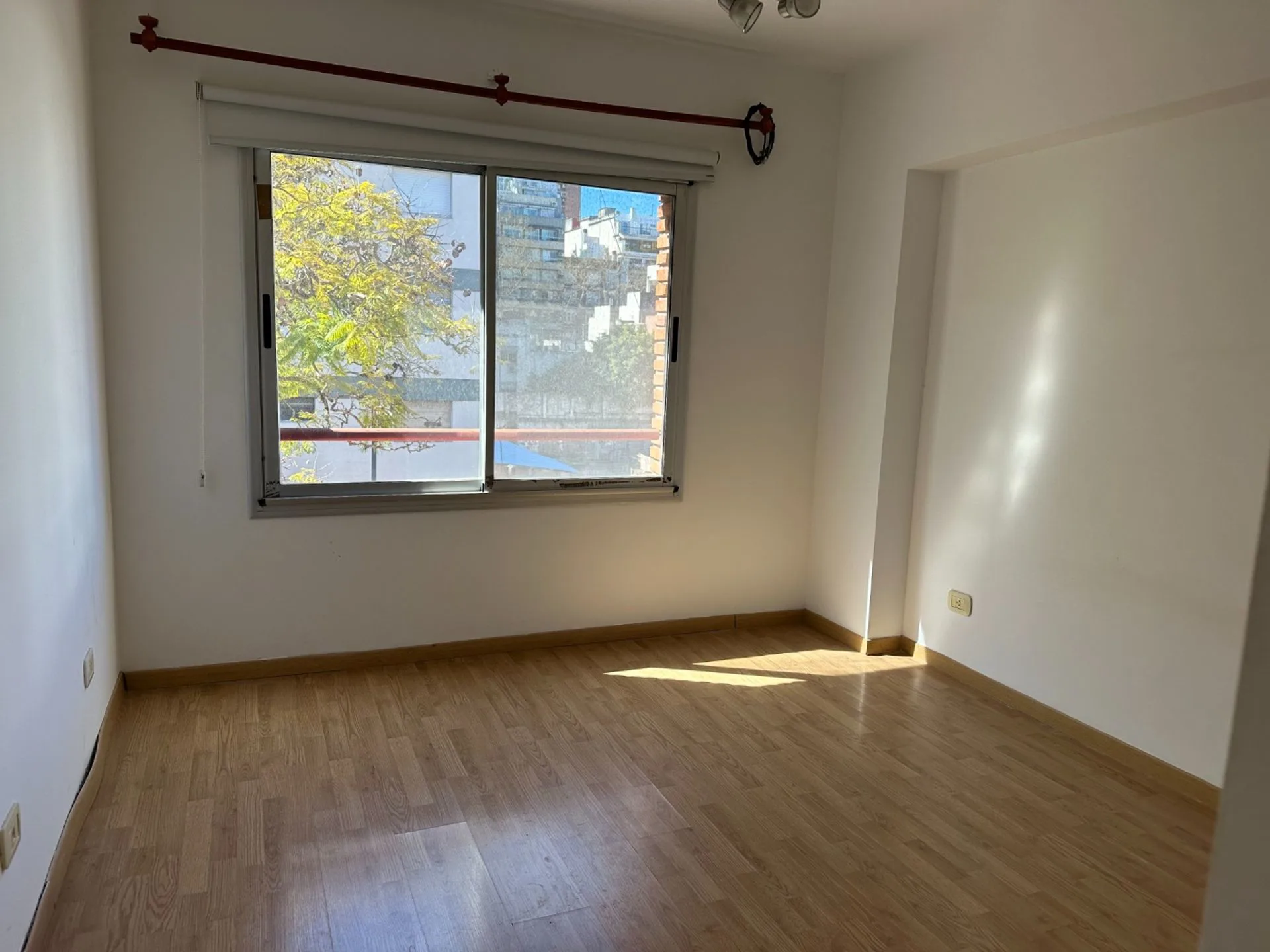Venta 2 Amb con Terraza Propia y sol todo el día foto 4