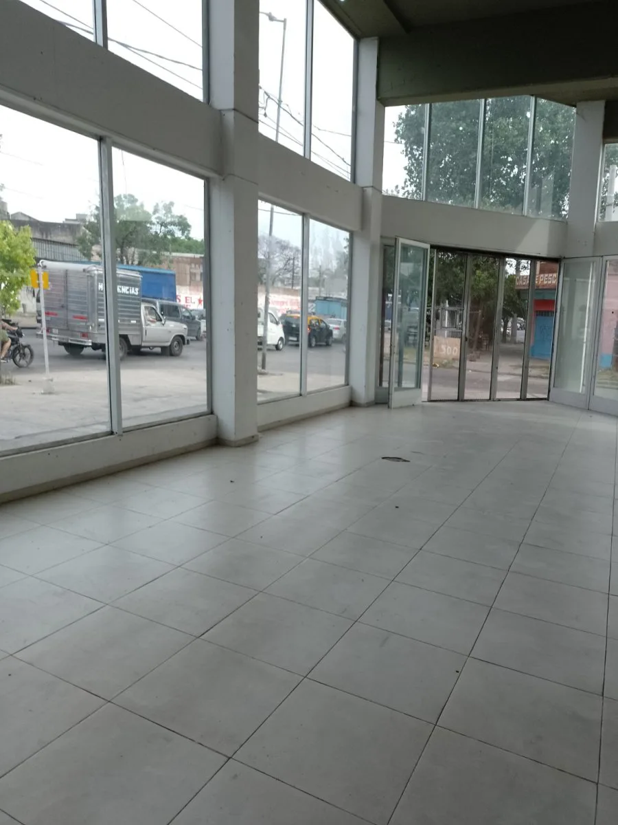 Morón Norte LOCAL AMPLIO EN ESQUINA UBICADO EN AVENIDA COMERCIAL foto 4