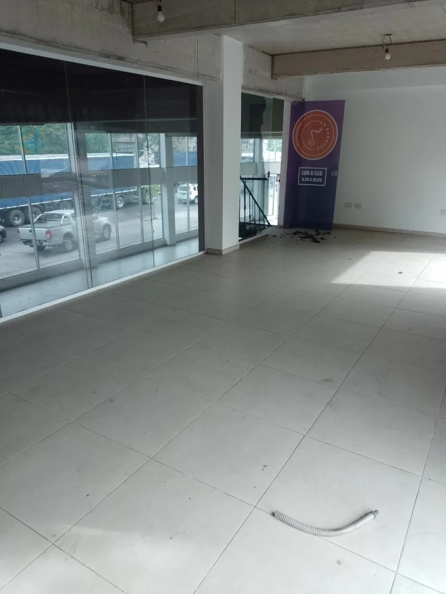 Morón Norte LOCAL AMPLIO EN ESQUINA UBICADO EN AVENIDA COMERCIAL foto 5