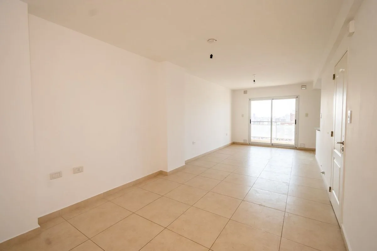 SE VENDE DPTO. DE 2 DORM. C/COCHERA EN BARRIO SUR! foto 4