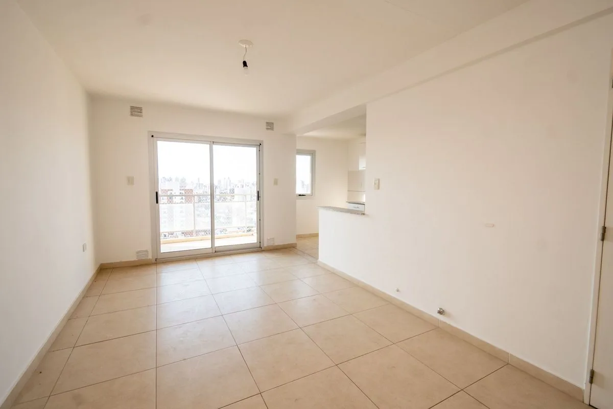 SE VENDE DPTO. DE 2 DORM. C/COCHERA EN BARRIO SUR! foto 5