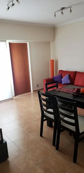 Hermoso PH dos ambientes en primer piso con balcón. Bajas expensas foto 3