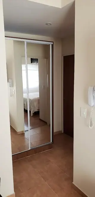 Hermoso PH dos ambientes en primer piso con balcón. Bajas expensas foto 4