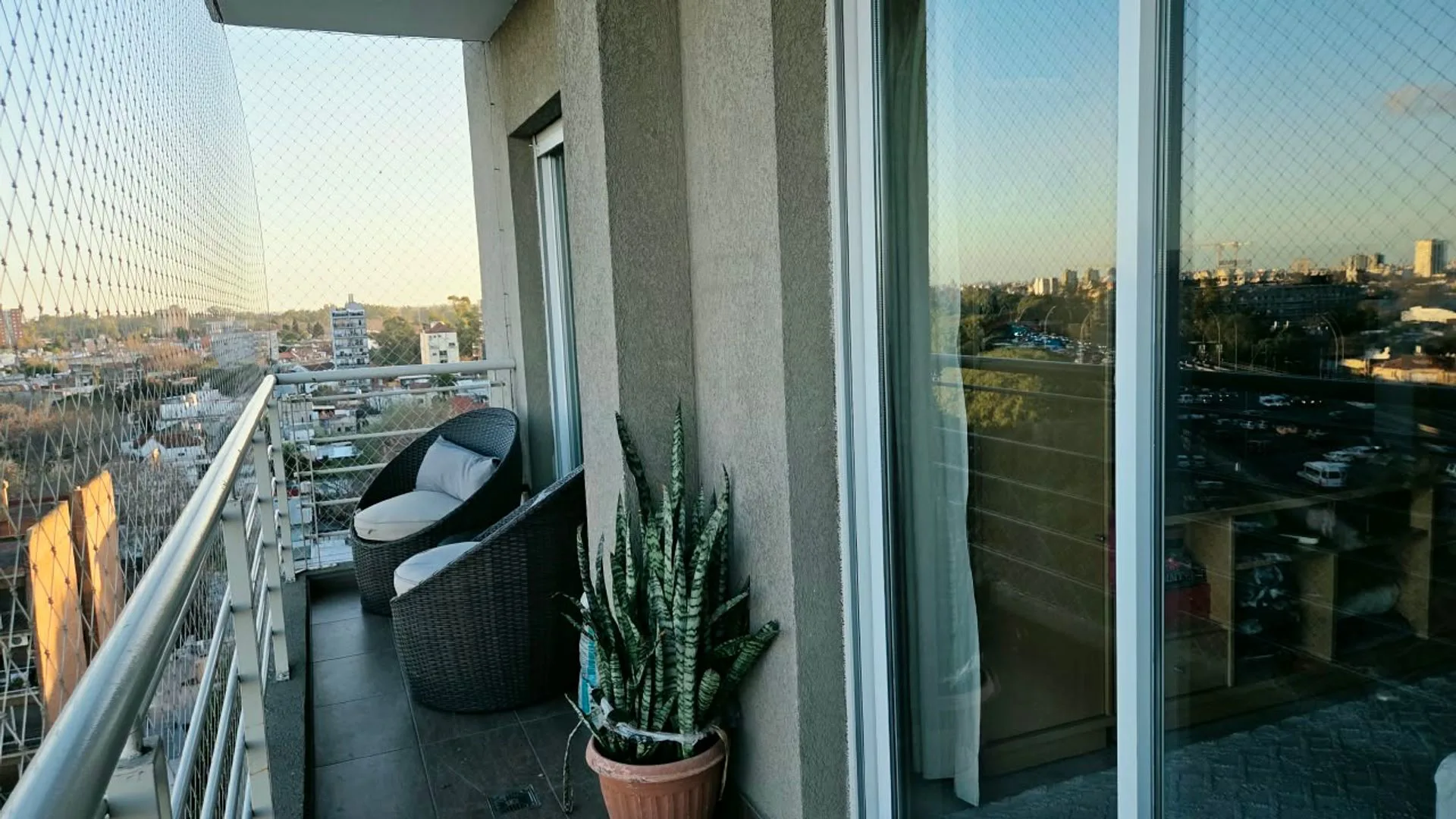 Dpto. 2 amb. piso alto/balcón y cochera Sáenz Peña foto 2