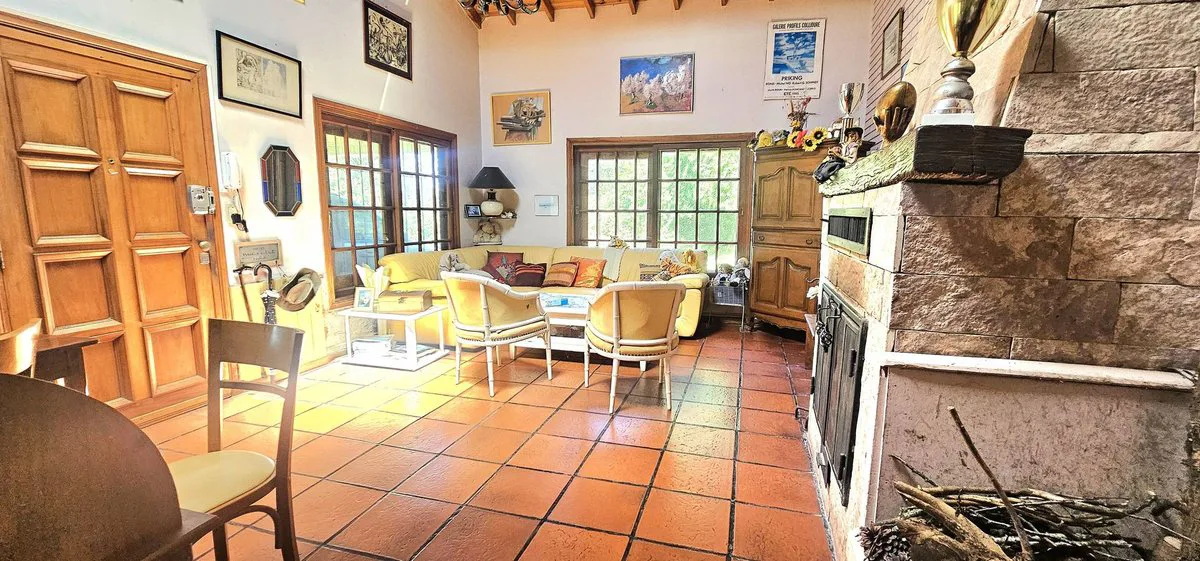 VENTA 6HA, 5 CASAS, 2 PILETAS, BUENA RENTA ANUAL foto 3