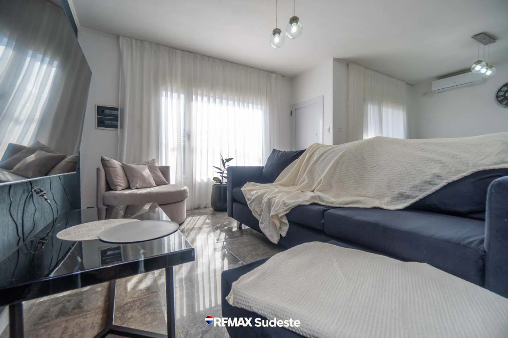 VENTA CASA EN DANIEL CERRI – PRIMERA JUNTA 565 foto 2