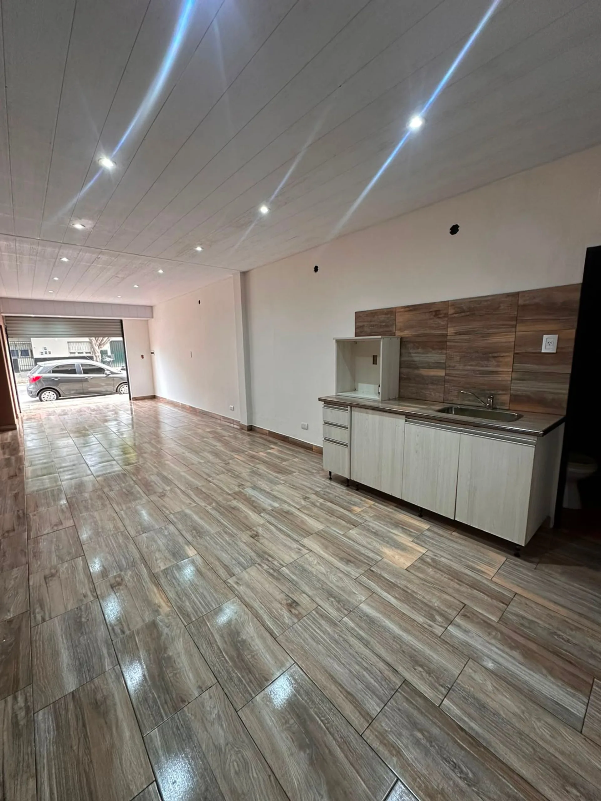 ALQUILER LOCAL COMERCIAL  PABLO PODESTA 110 MTS 2 foto 3