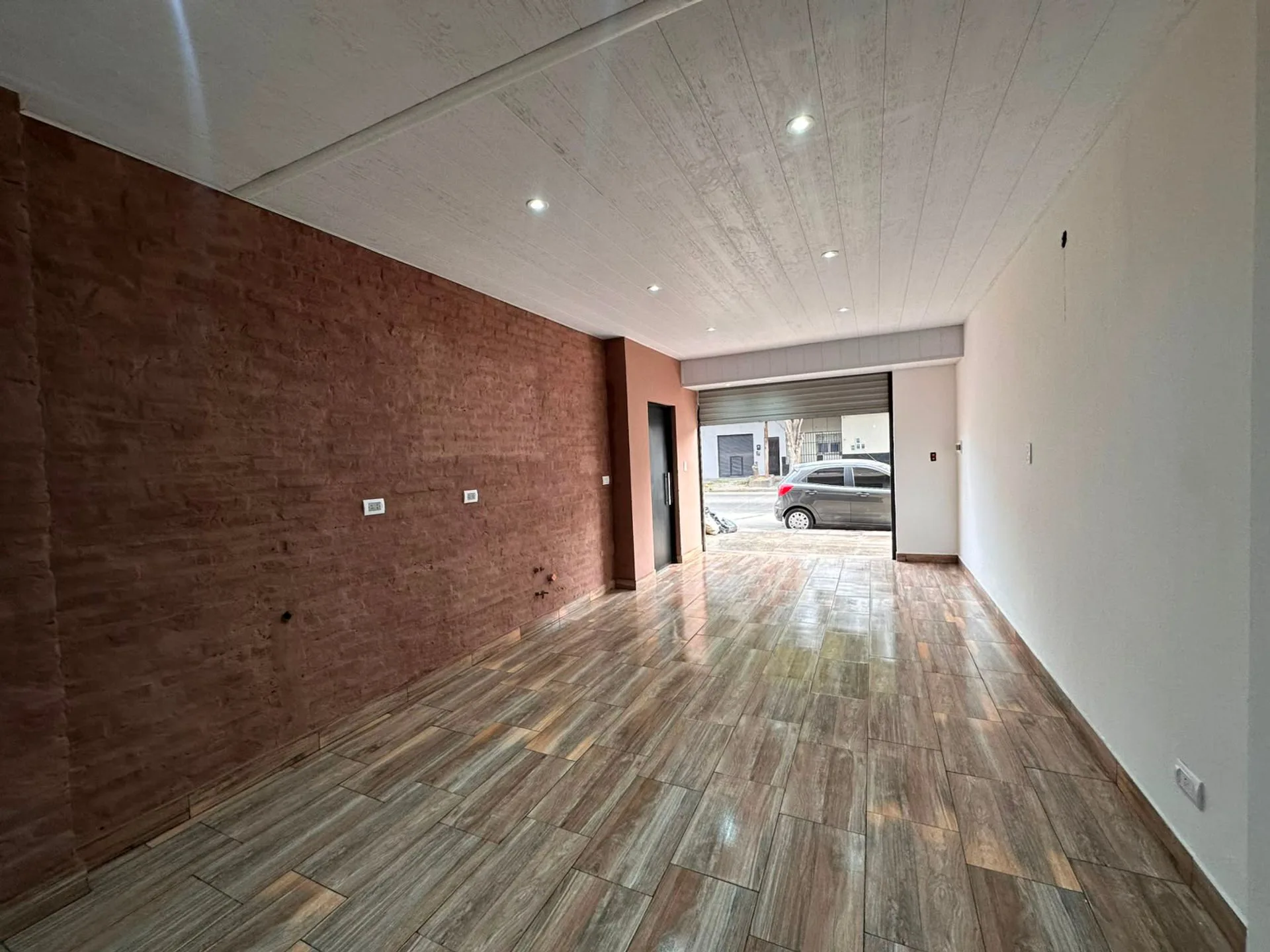 ALQUILER LOCAL COMERCIAL  PABLO PODESTA 110 MTS 2 foto 4