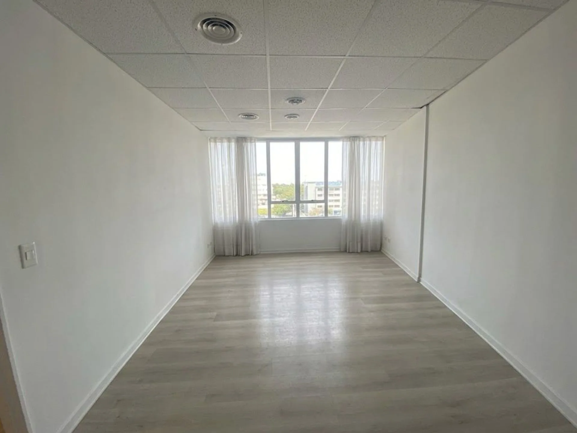 VENTA OFICINA, CON 2 COCHERAS, NORDELTA, FINANCIA foto 5