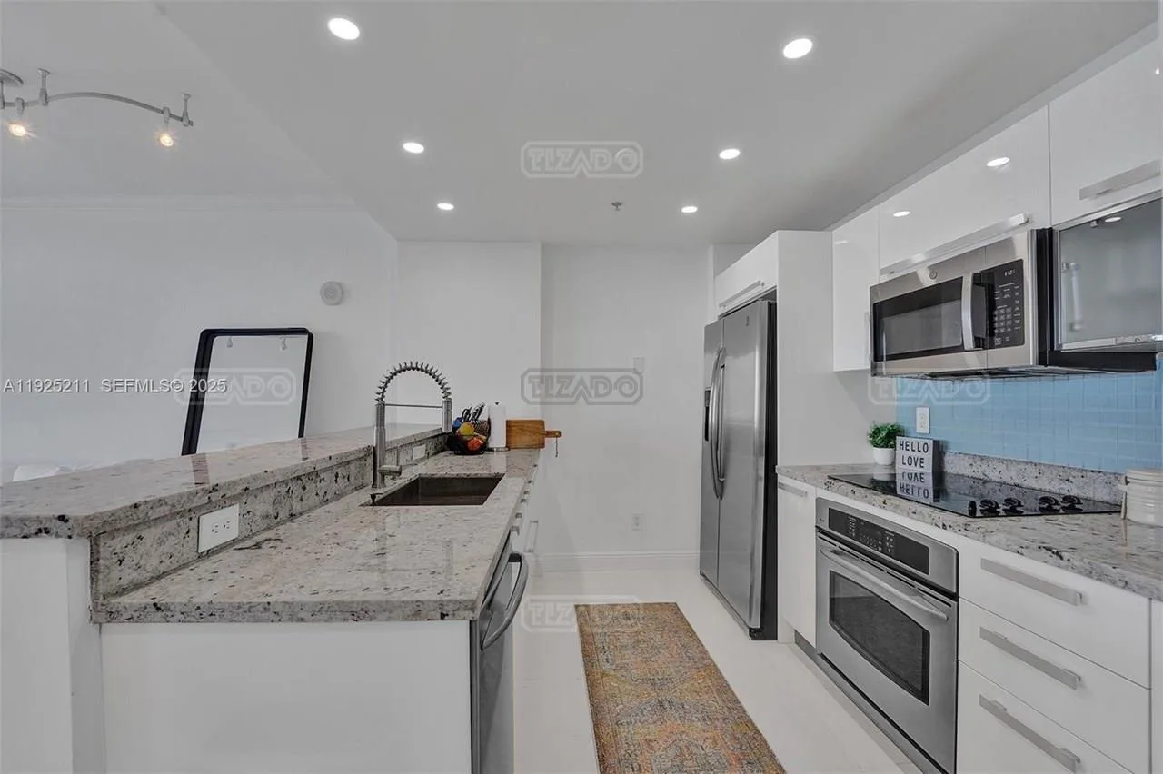 601 NE 36th St #811 600 foto 4
