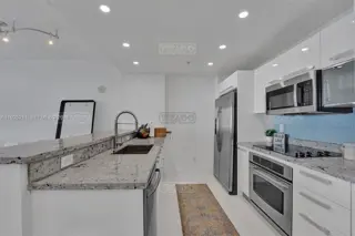 601 NE 36th St #811 600 foto 4