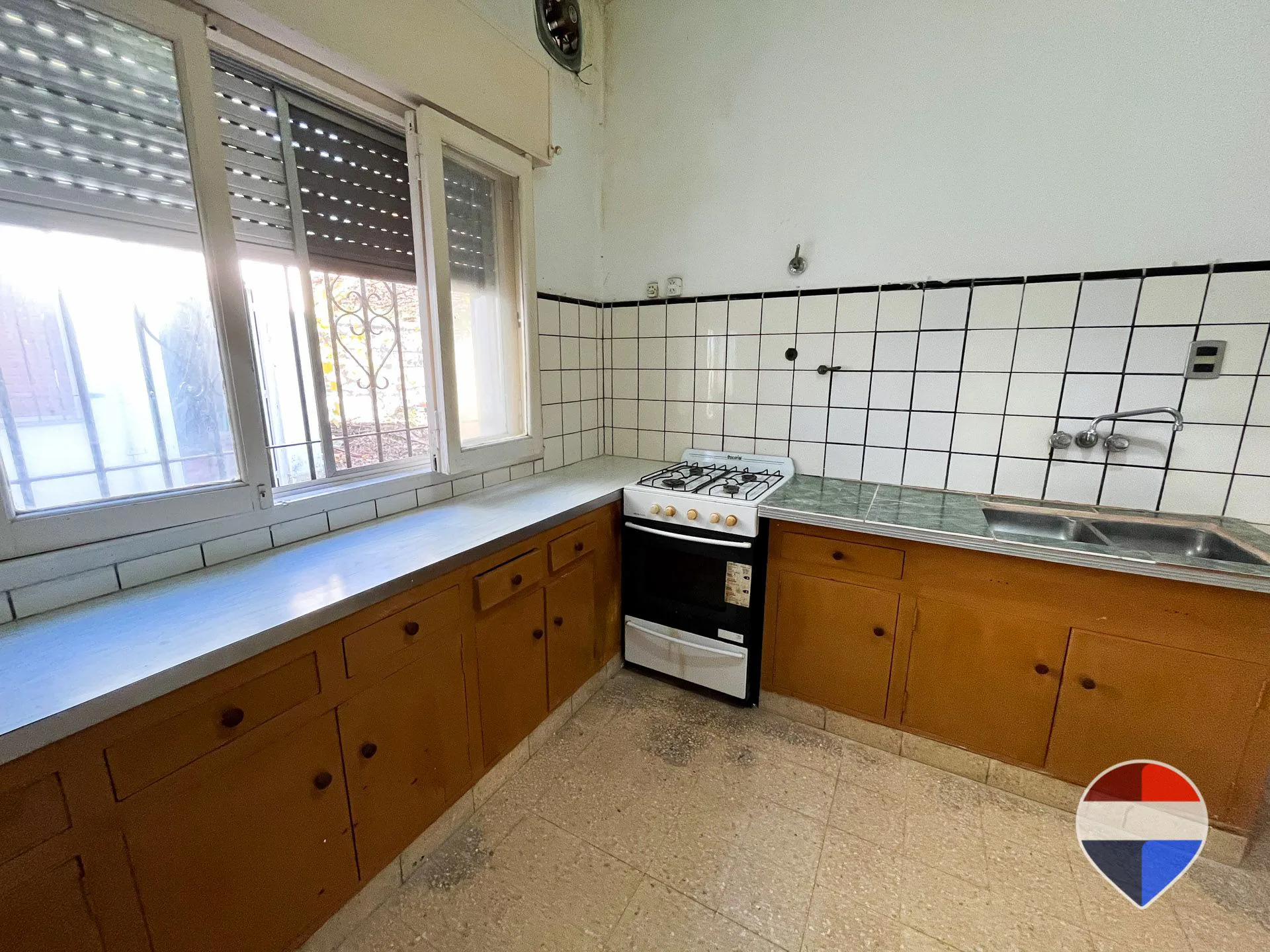 Casa 4 Amb. en Venta en Luis Guillón APTO CREDITO foto 2