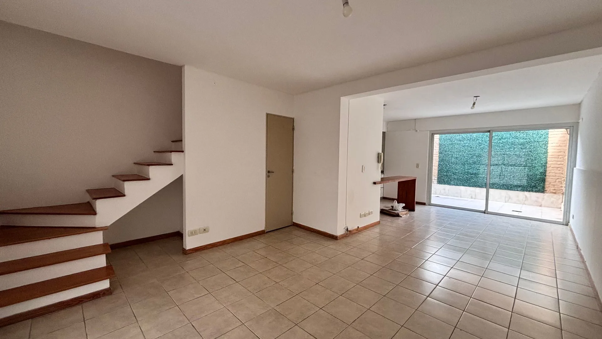 VENTA DUPLEX Bº SEMIPRIVADO SOLARES DE URQUIZA foto 3
