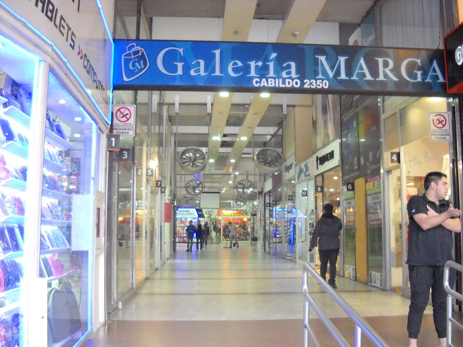 LOCALES EN VENTA EN LA TRADICIONAL GALERIA MARGA AV. CABILDO 2350 DESDE U$S 14900 foto 2