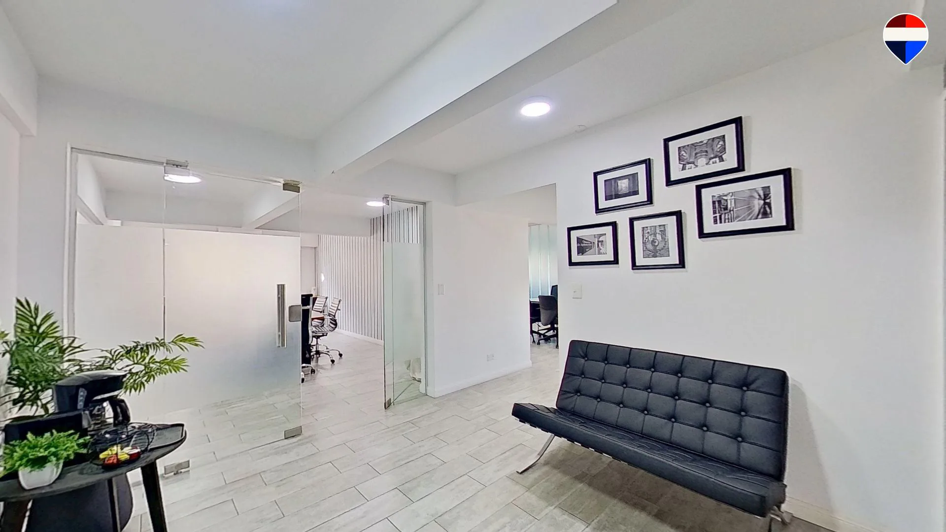 VENTA OFICINA 122 M RETIRO TOTALMENTE AMOBLADA foto 4