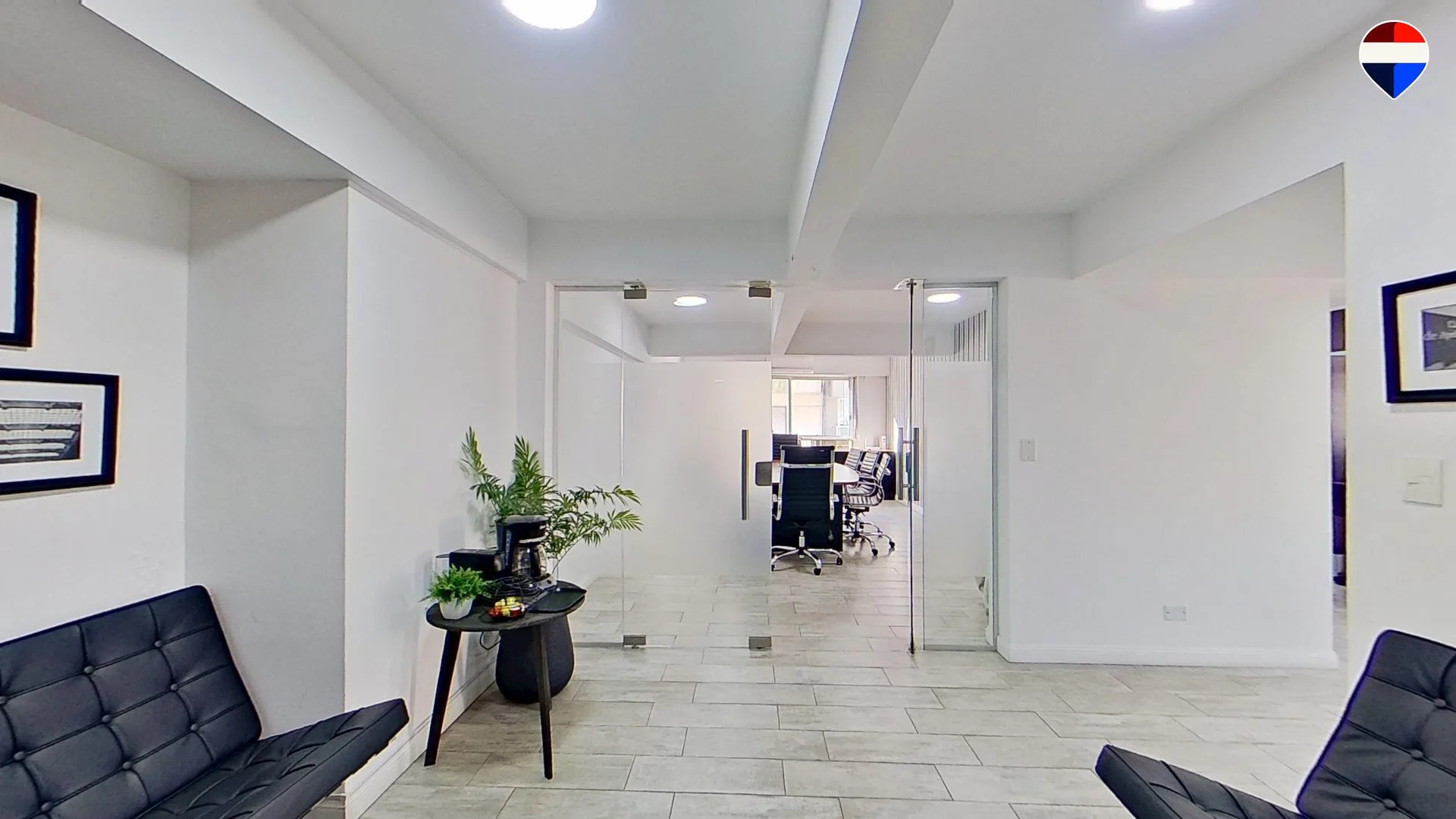 VENTA OFICINA 122 M RETIRO TOTALMENTE AMOBLADA foto 5