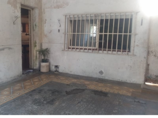 OPORTUNIDAD - Casa multifamiliar en Venta en Villa Lugano 6 ambientes 137 m2 + cochera, patio, terraza con parrilla - Ricardo Güiraldes 3000 casi esq foto 3